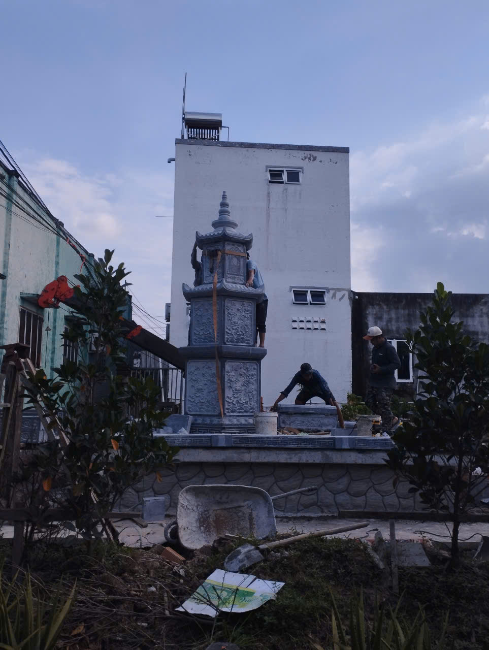 Nhật Ký Quá Trình Lắp Đặt Mộ Tháp Lưu Giữ Tro Cốt Cái Bè Tiền Giang 13 - Đá mỹ nghệ Hoa Lư lap dat ho lo dinh thap bao tuong cua taidf loc vuong khi 1 - Đá mỹ nghệ Hoa Lư