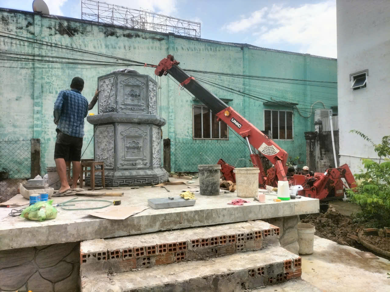 Nhật Ký Quá Trình Lắp Đặt Mộ Tháp Lưu Giữ Tro Cốt Cái Bè Tiền Giang 7 - Đá mỹ nghệ Hoa Lư nhật ký quá trình lắp đặt mộ tháp lưu giữ tro cốt Cái Bè Tiền Giang